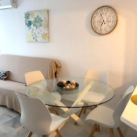 With One Bedroom In With Wonderful Mountain View Shared Pool Terrace 950 M From The Beach Apartament Torremolinos